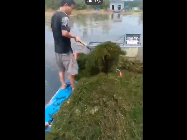 割草船